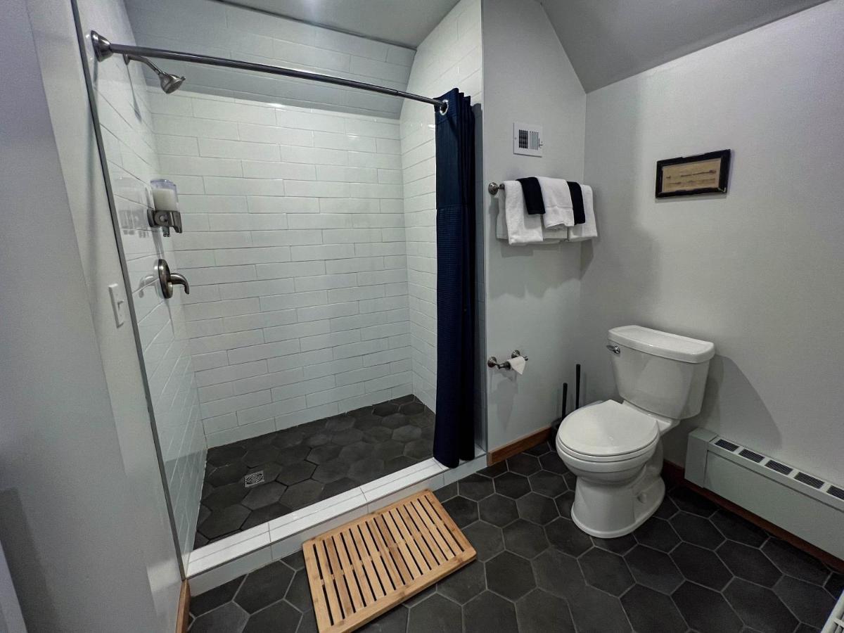 Double Room with Balcony and Sea View at Endion Station Inn | Hotel Next to Lake Superior