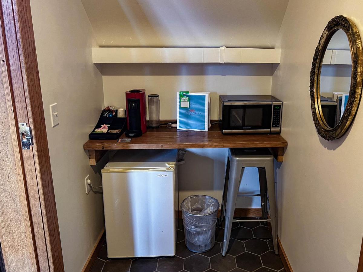 Double Room with Balcony and Sea View at Endion Station Inn | Hotel Next to Lake Superior