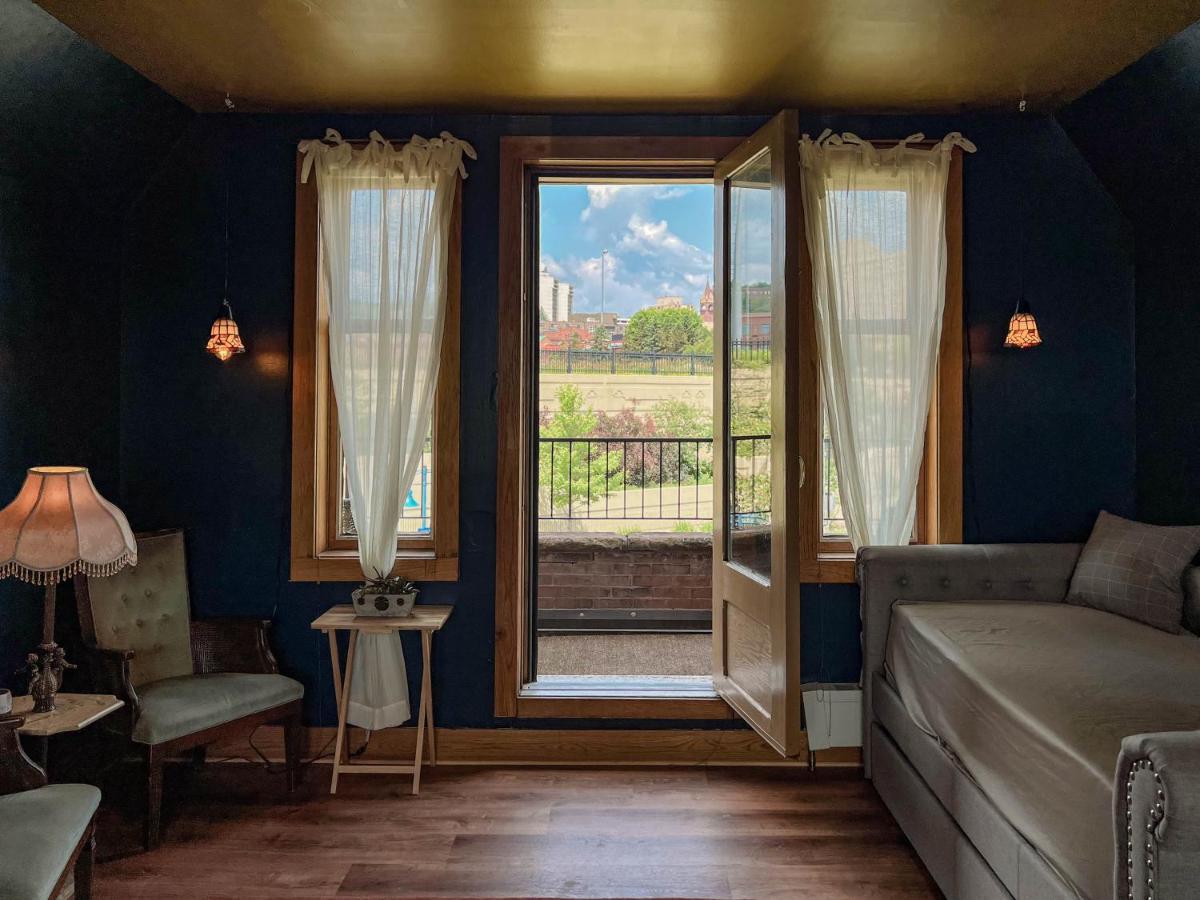 Double Room with Balcony and Sea View at Endion Station Inn | Hotel Next to Lake Superior