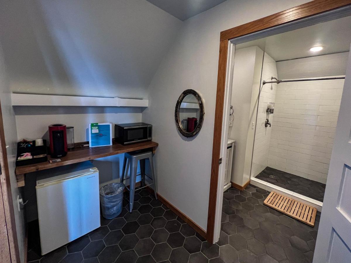 Double Room with Balcony and Sea View at Endion Station Inn | Hotel Next to Lake Superior