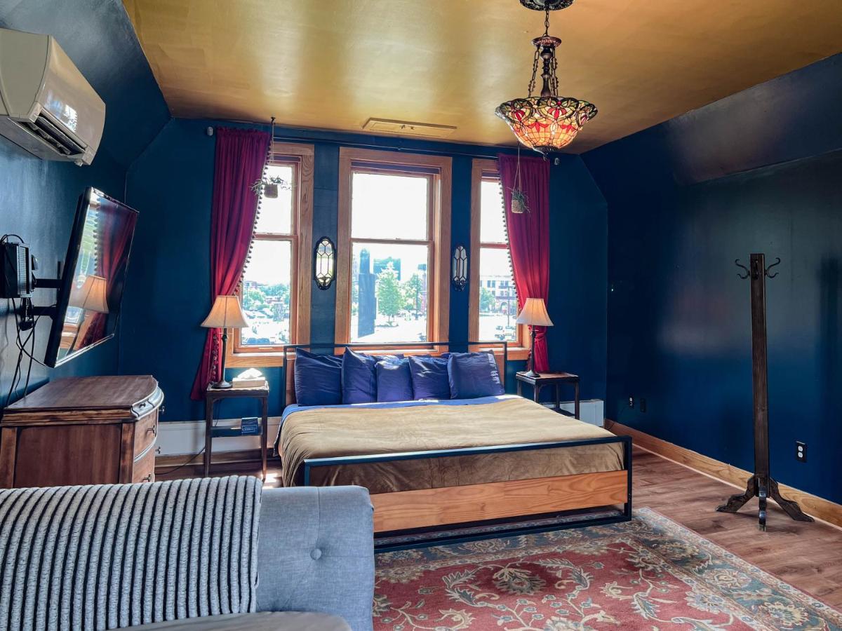 Double Room with Balcony and Sea View at Endion Station Inn | Hotel Next to Lake Superior