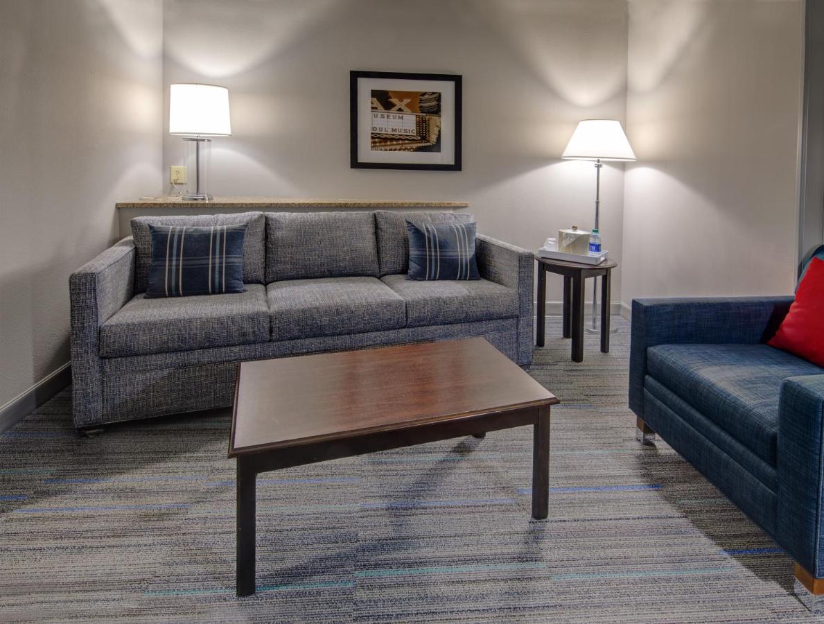Guest room, 1 King, Sofa bed at Four Points by Sheraton Memphis Southwind