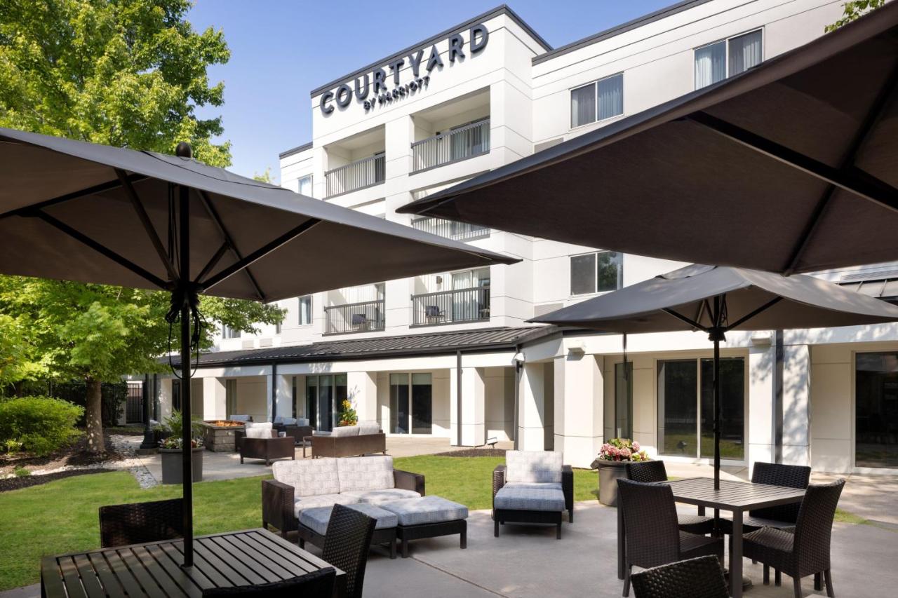 | Courtyard Edison Woodbridge