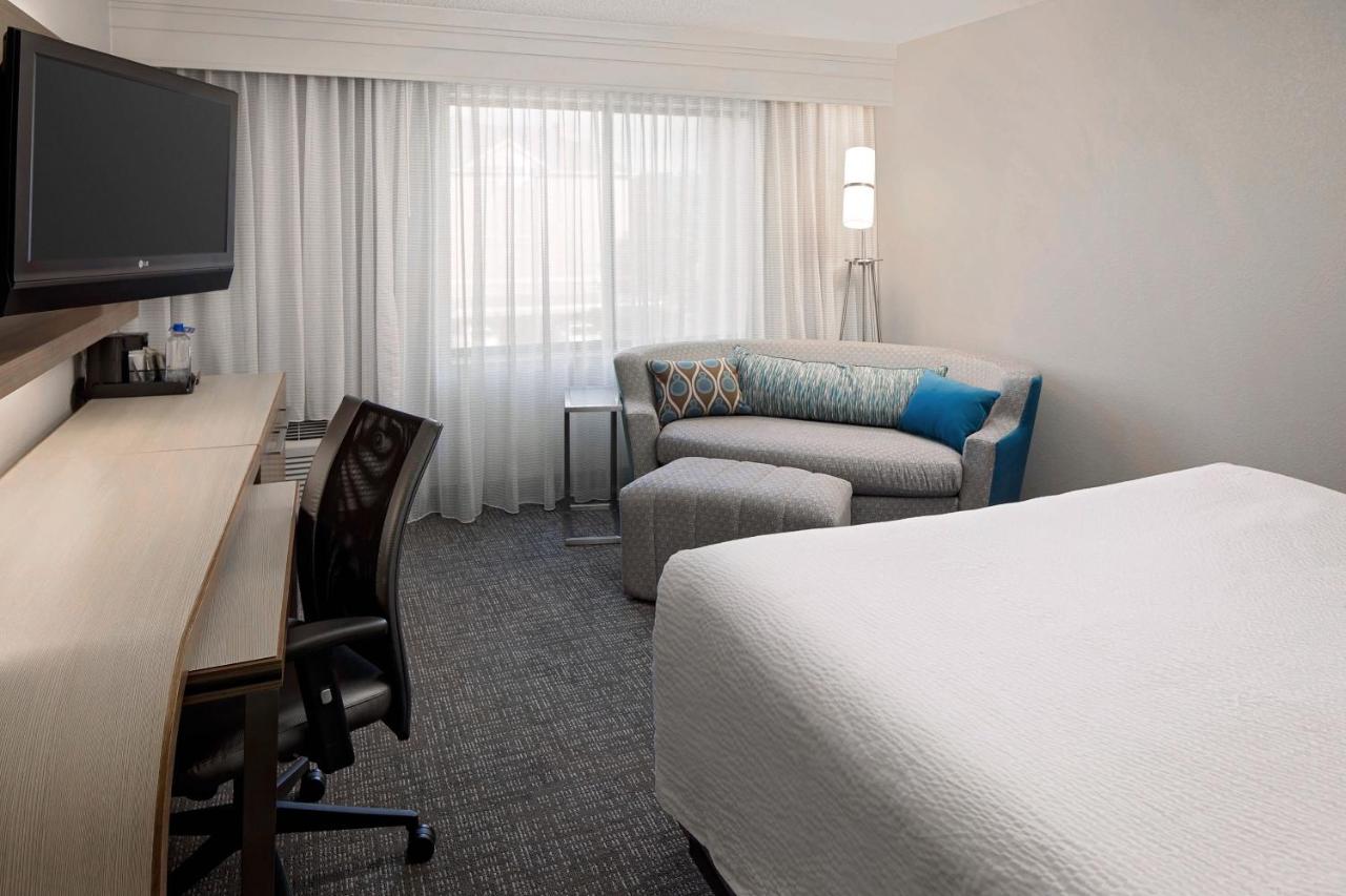 | Courtyard Houston Westchase