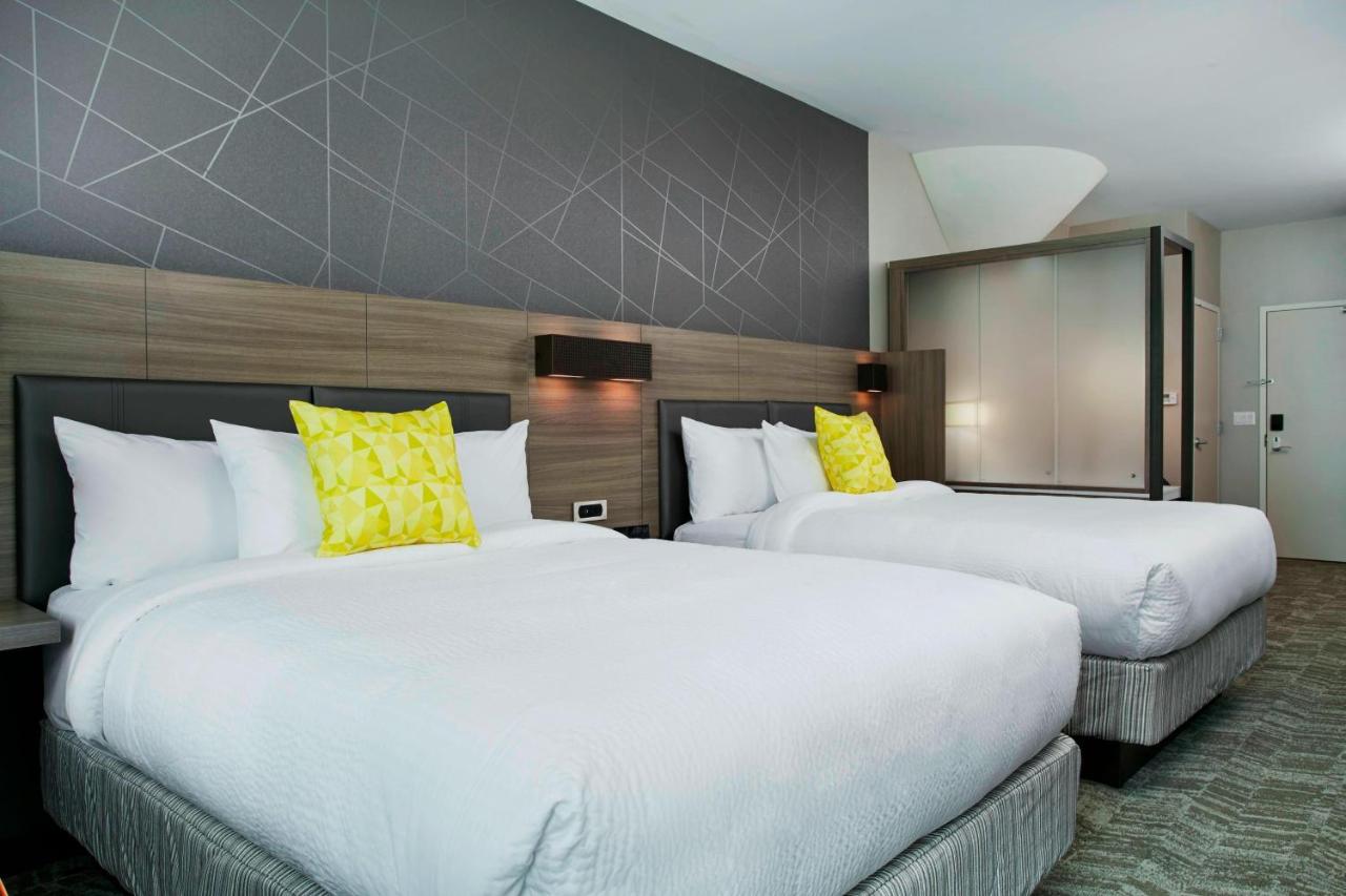 Queen Suite at SpringHill Suites by Marriott Milwaukee Downtown