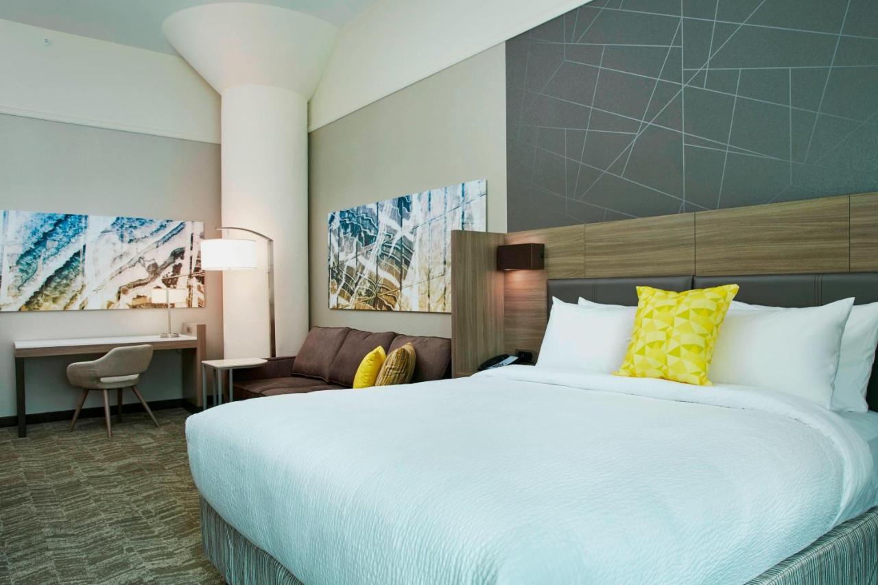 Executive King Suite at SpringHill Suites by Marriott Milwaukee Downtown