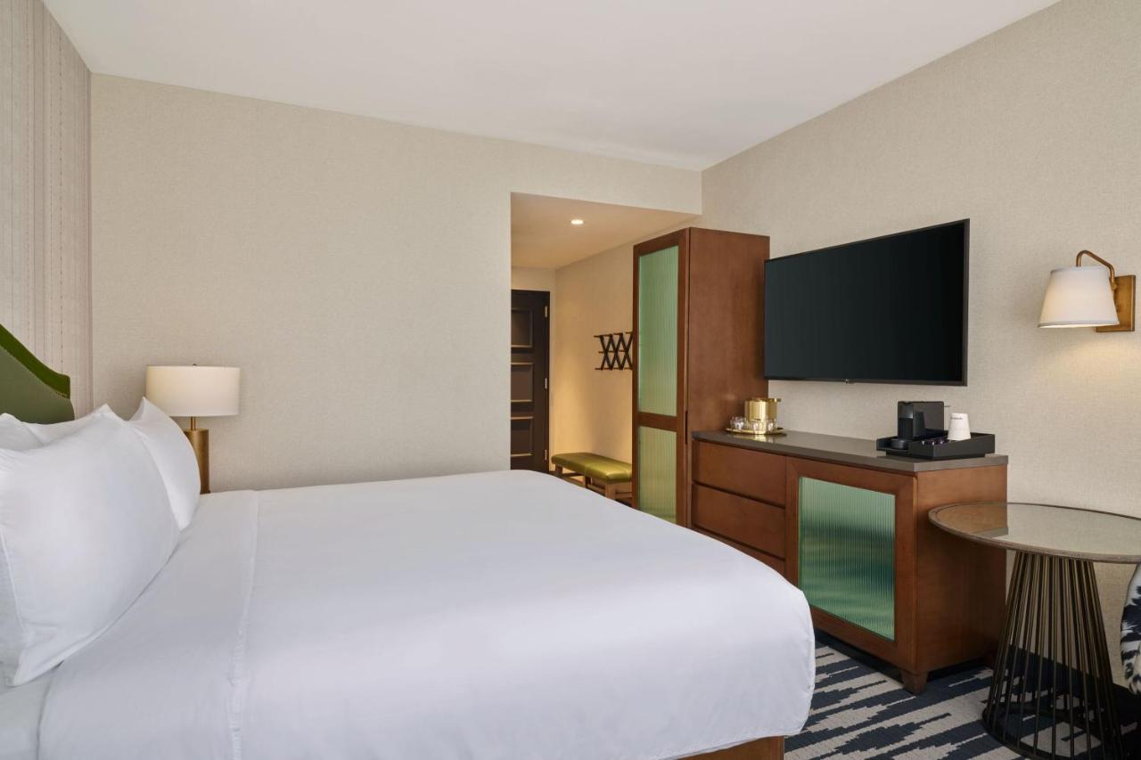 Metropolitan King Room at The Leo Kent Hotel, Tucson, a Tribute Portfolio Hotel