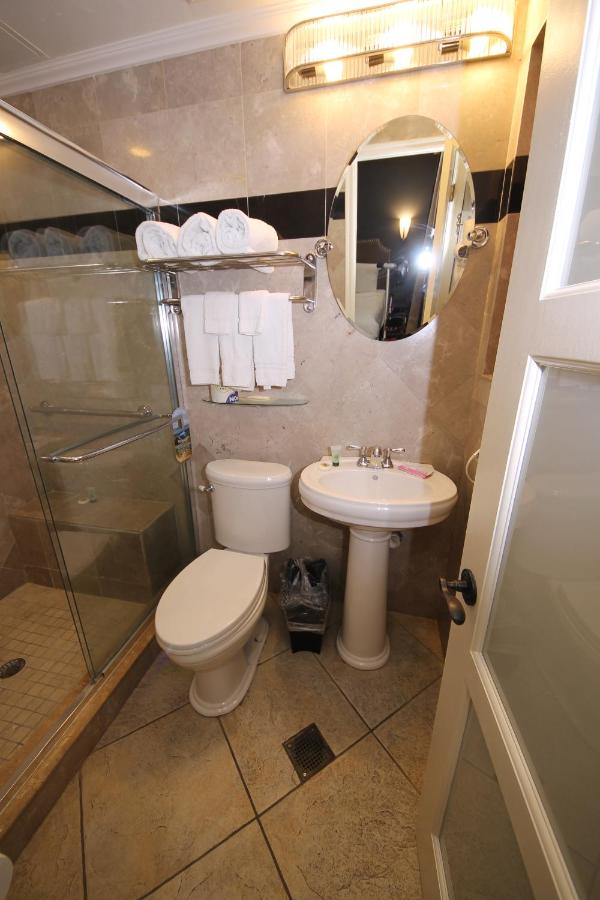 | Hyde Park Hotel