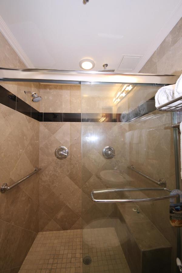 | Hyde Park Hotel
