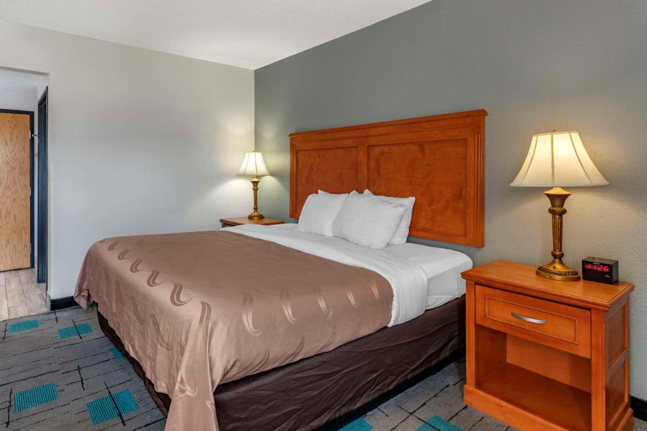 King Room - Non-Smoking at Quality Inn & Suites Chattanooga-East Ridge