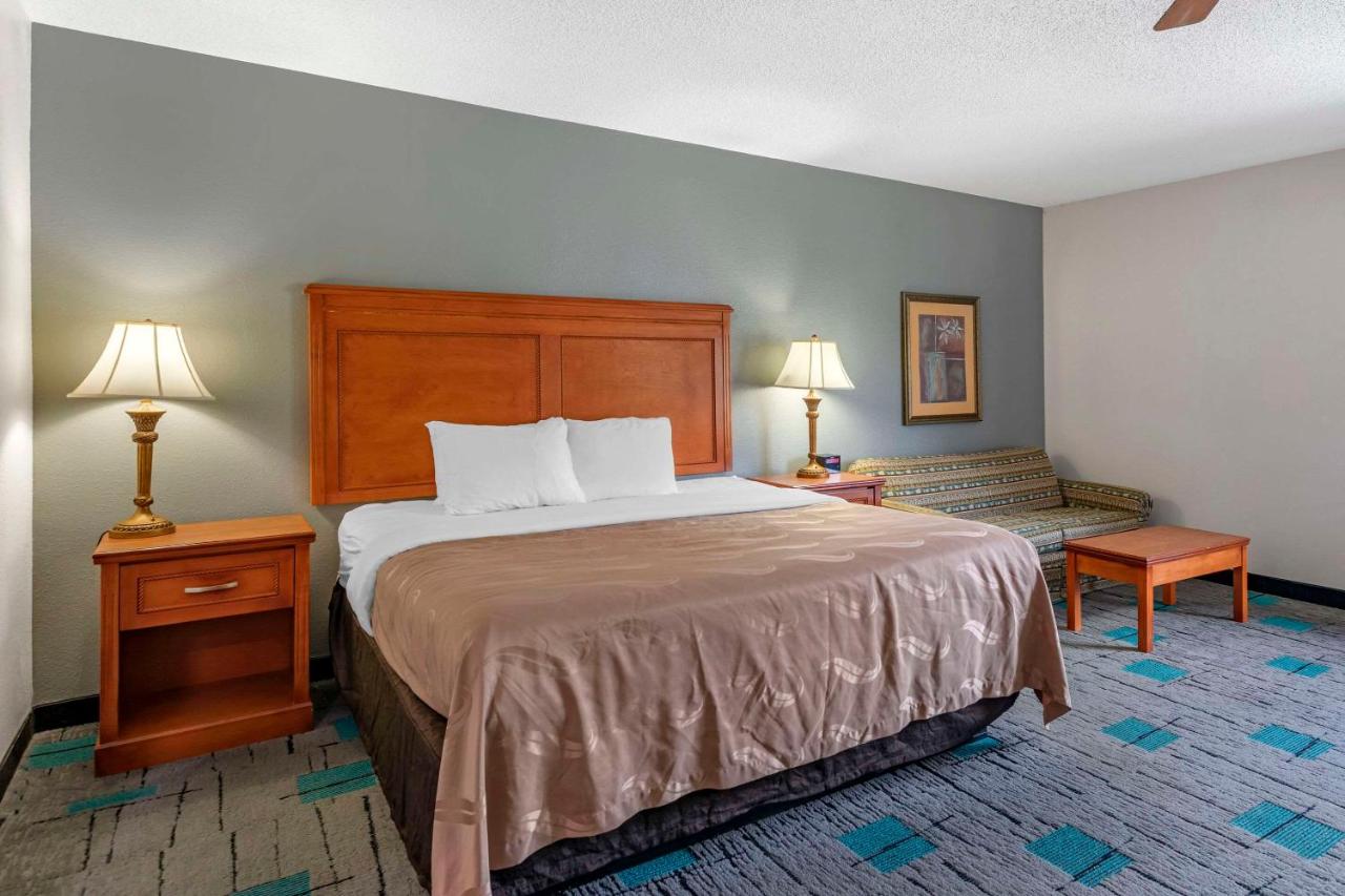 King Suite - Non-Smoking at Quality Inn & Suites Chattanooga-East Ridge