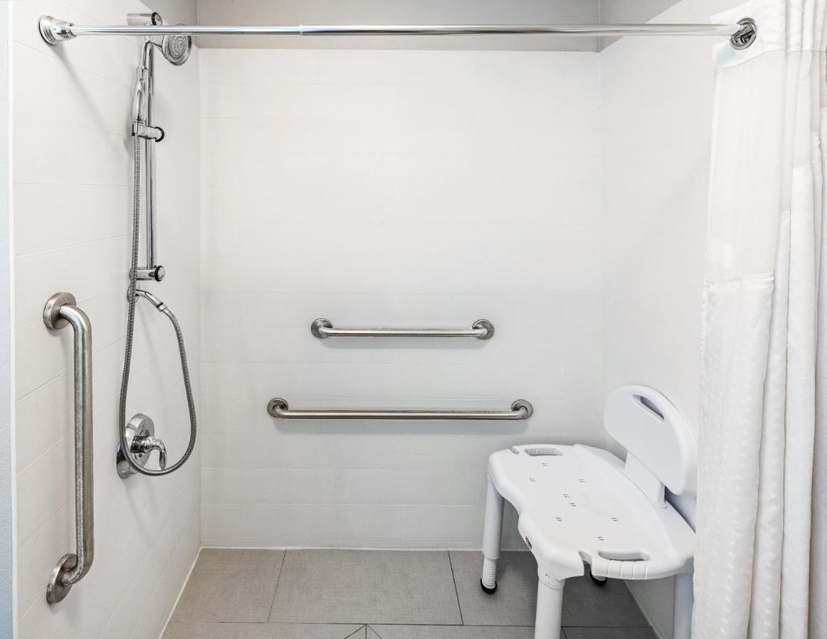 King Room - Hearing Accessible - Roll-in Shower at Holiday Inn Express & Suites Baton Rouge East by IHG
