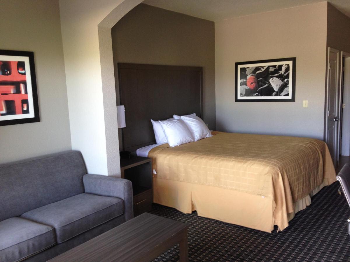 | Scottish Inn & Suites Cotulla, TX