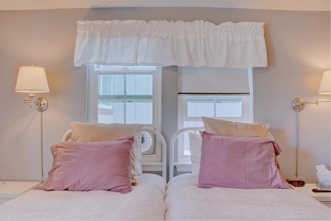 Double or Twin Room at Pelican Cove Inn