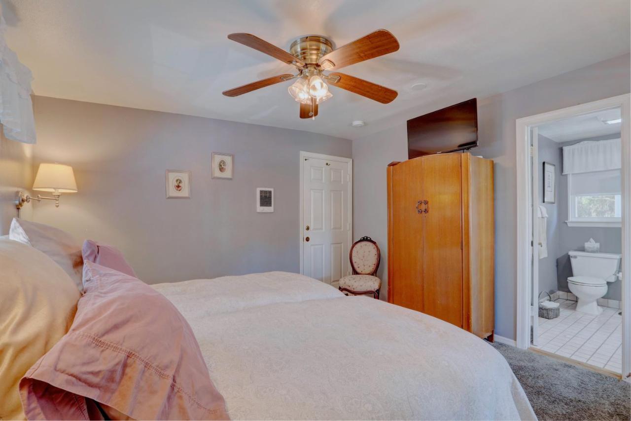 Double or Twin Room at Pelican Cove Inn