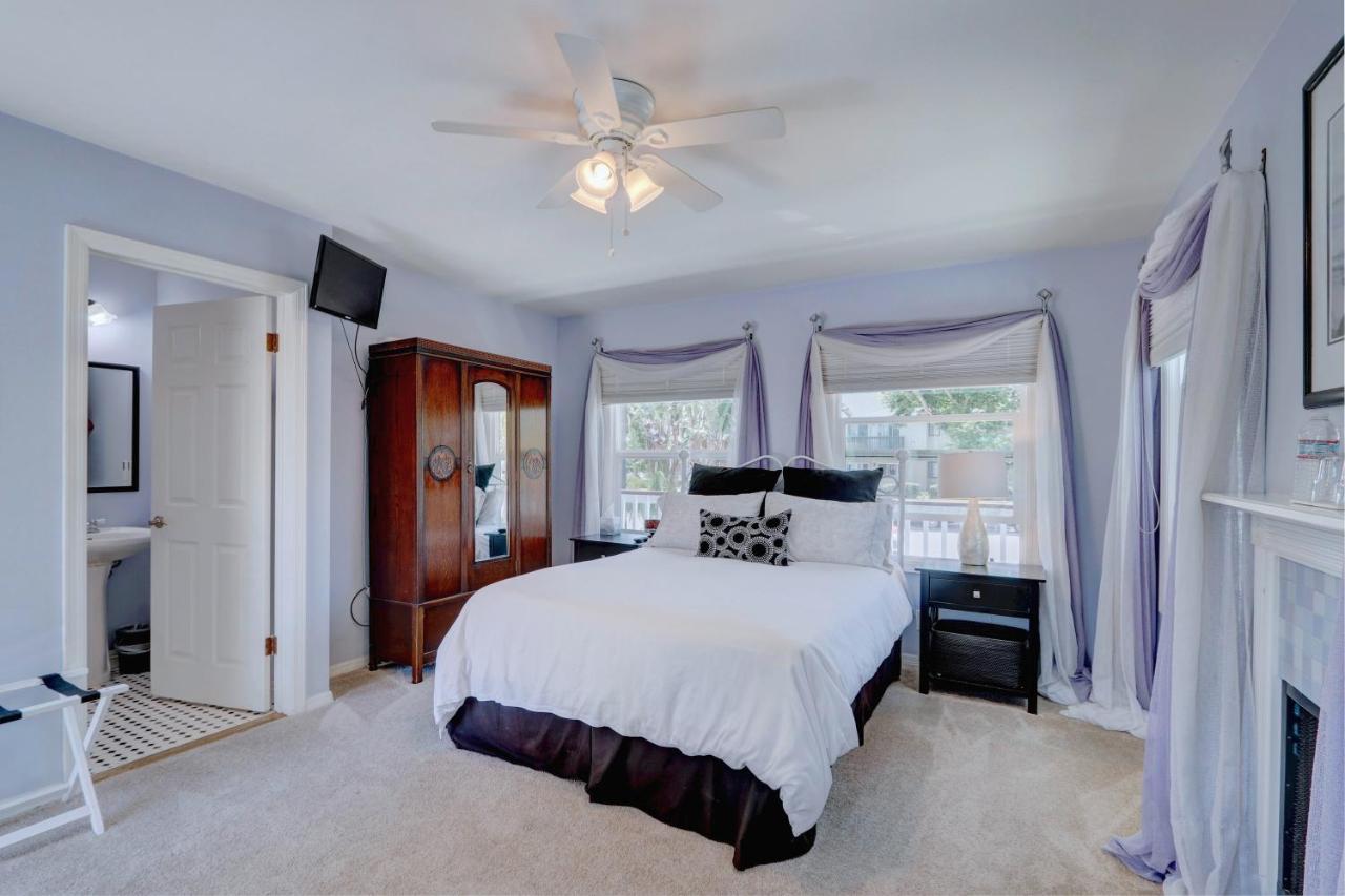 Queen Suite at Pelican Cove Inn
