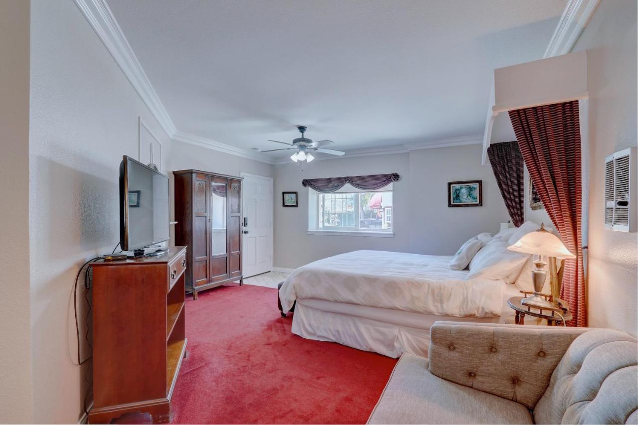 King Suite at Pelican Cove Inn