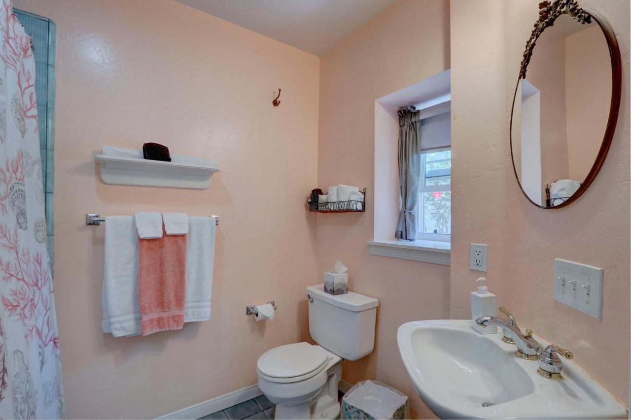 King Suite with Spa Bath at Pelican Cove Inn