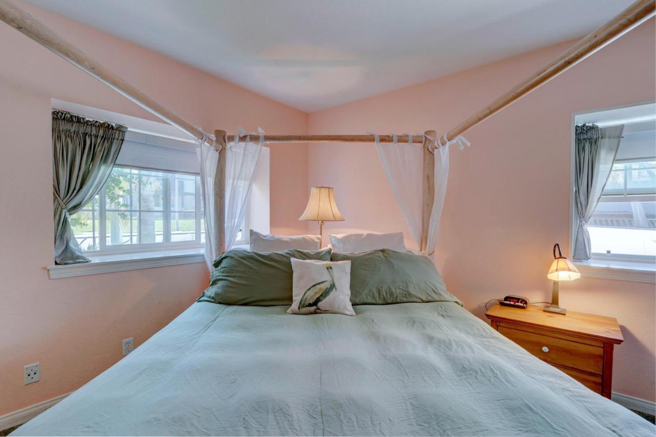 King Suite with Spa Bath at Pelican Cove Inn
