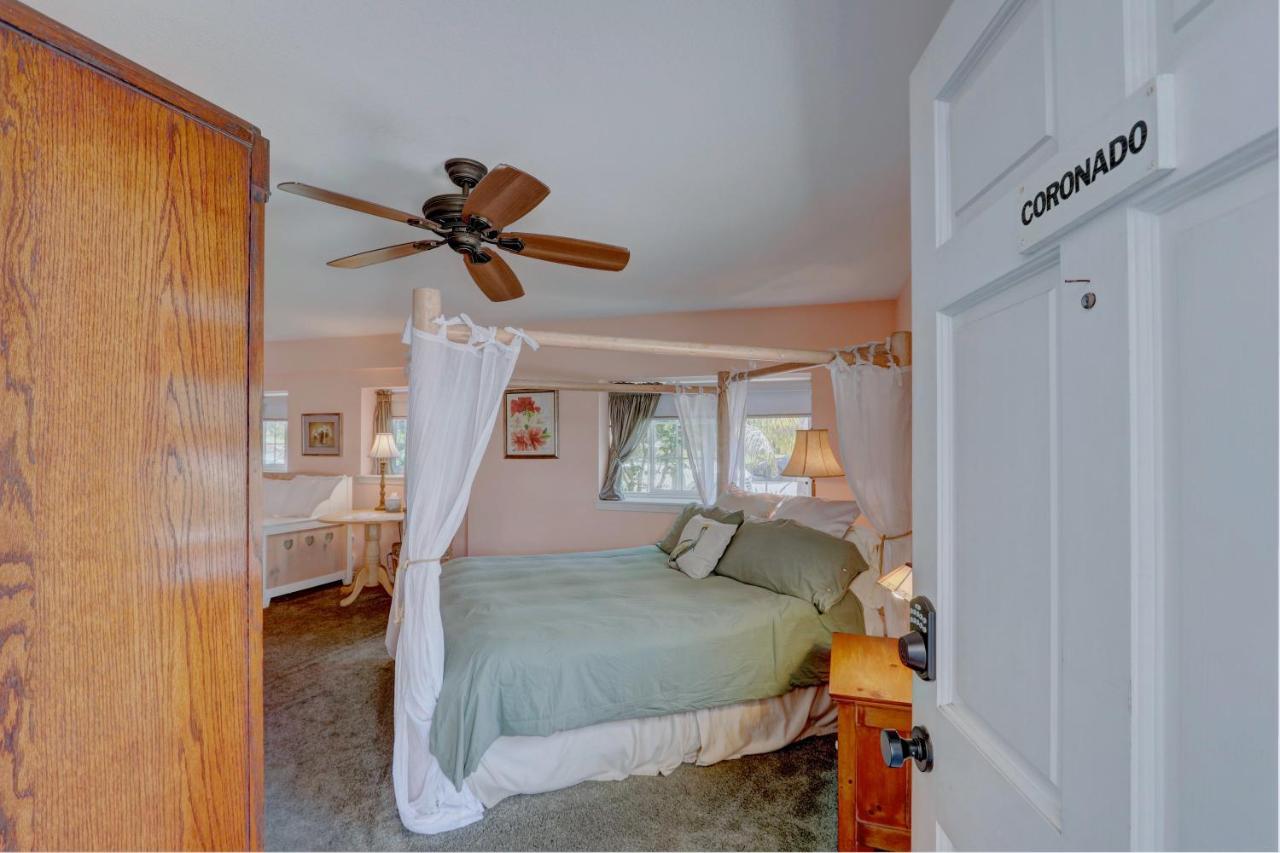King Suite with Spa Bath at Pelican Cove Inn