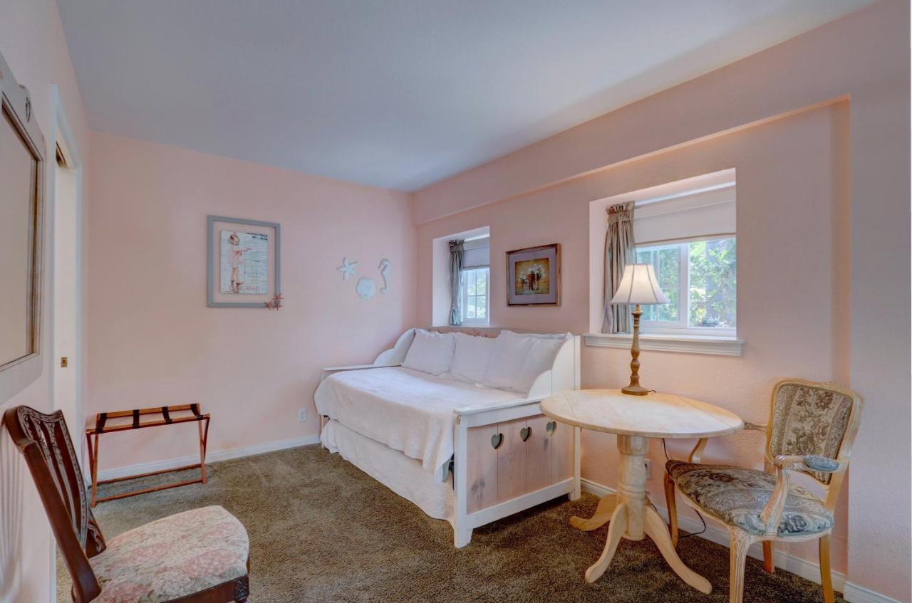 King Suite with Spa Bath at Pelican Cove Inn