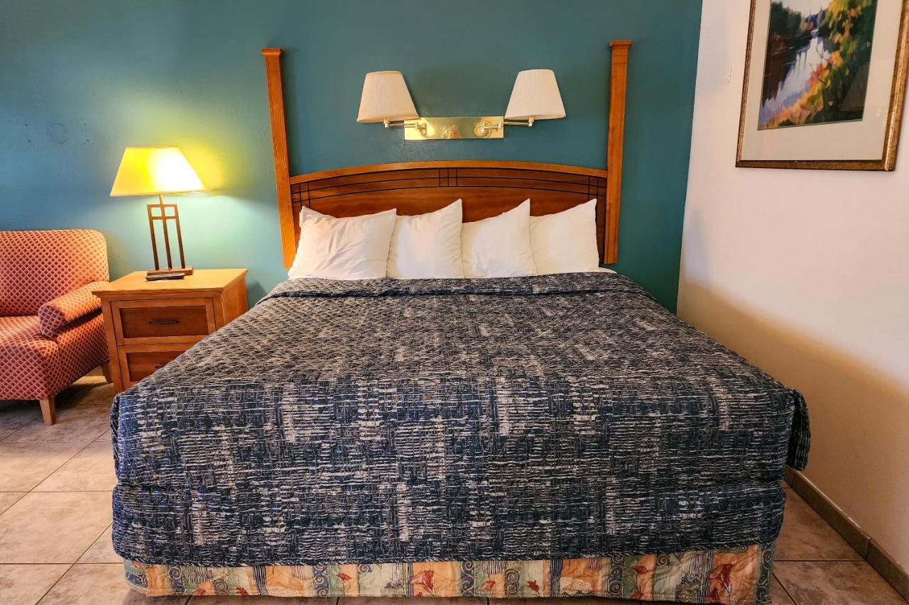 | Ivey House Everglades Adventures Hotel