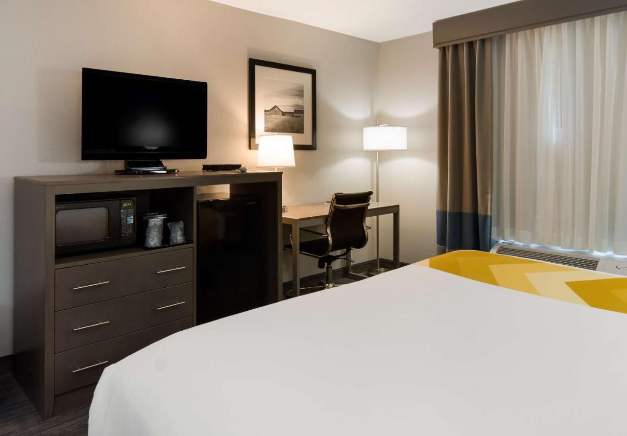 King Suite with Bath Tub - Disability Access at Best Western Eastland