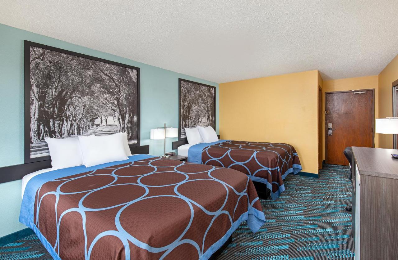 Queen Room with Two Queen Beds - Smoking at Super 8 by Wyndham Somerset