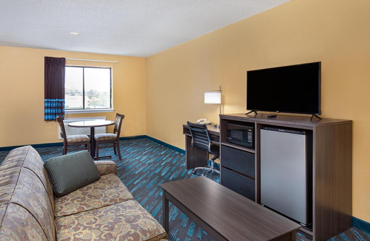 Queen Studio Suite with Two Queen Beds - Smoking at Super 8 by Wyndham Somerset