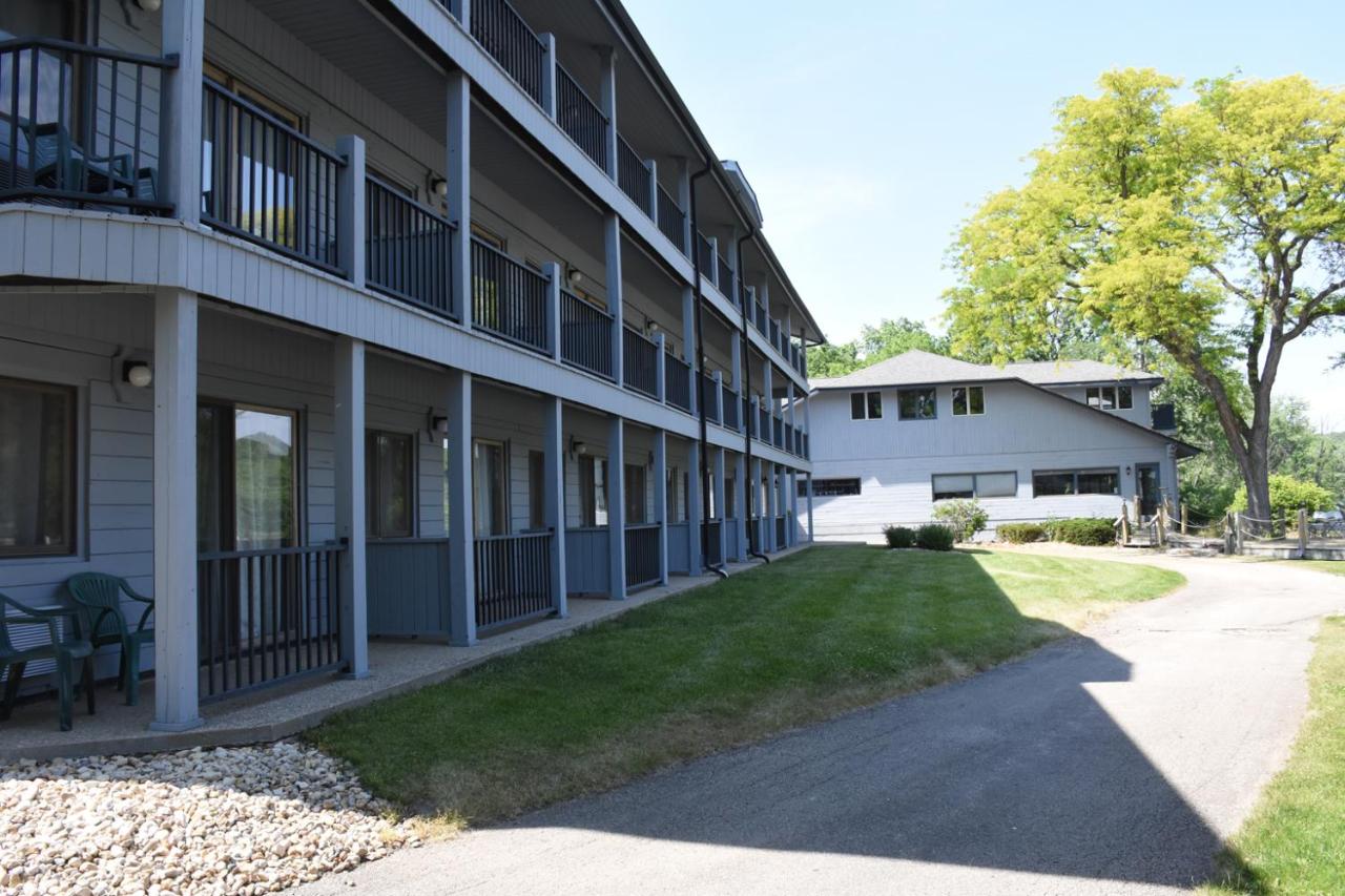 | Paddle Wheel Inn