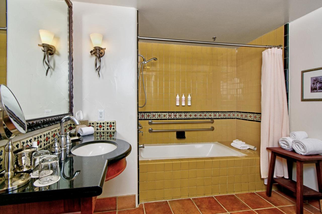 Double Room - Disability Access at Hotel Los Gatos