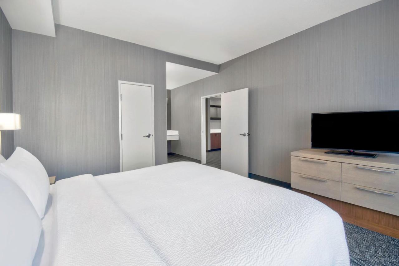 Suite, 1 King at Courtyard by Marriott Nashville Green Hills