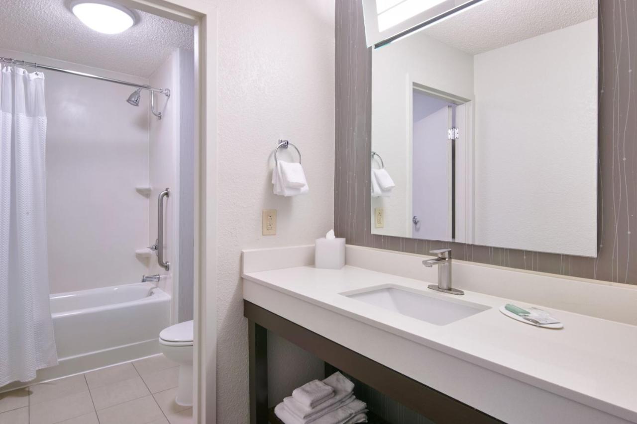 | Courtyard by Marriott Columbus Downtown