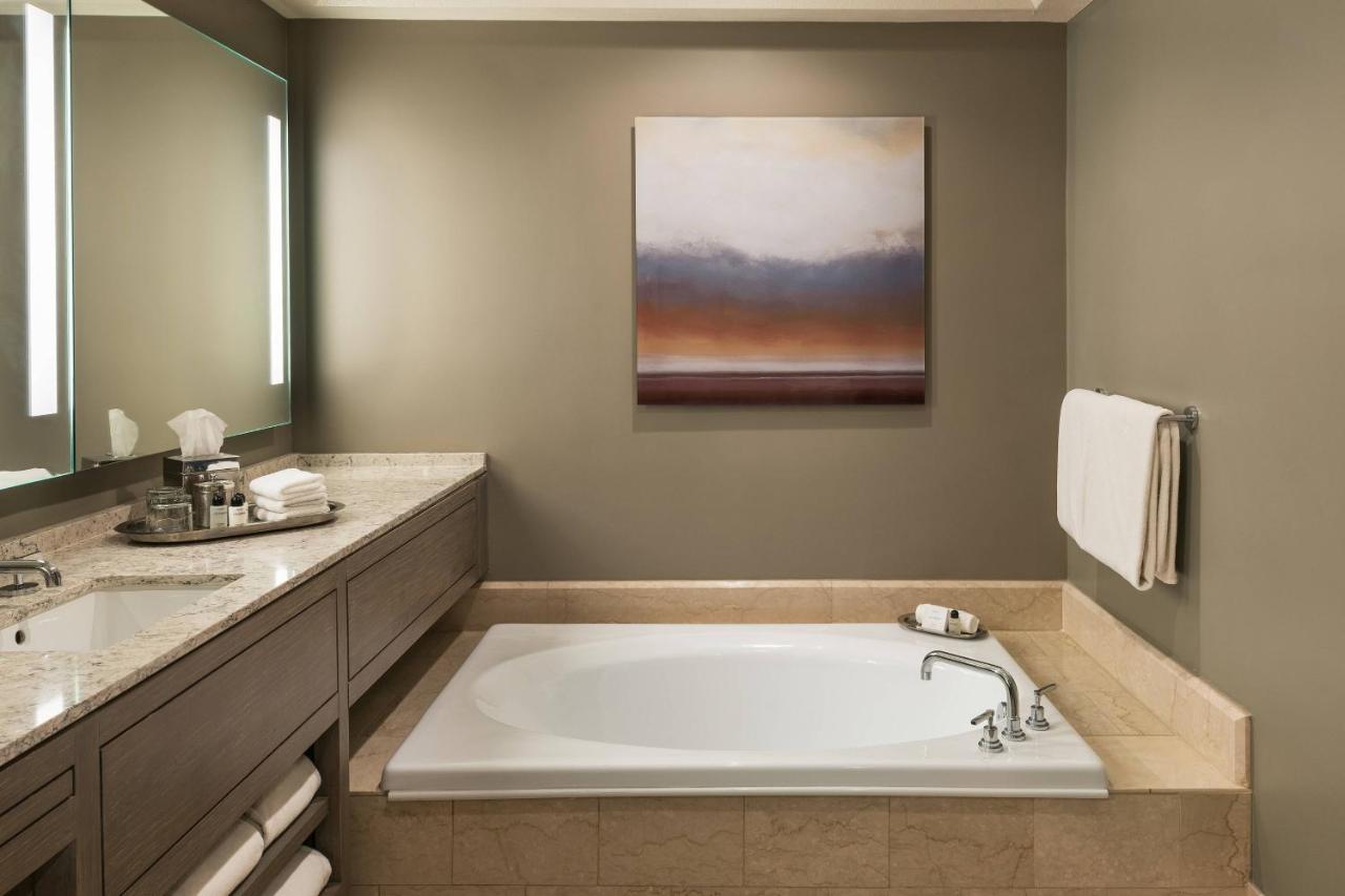 Grand Deluxe, Guest room, 1 King, Sofa bed, Pool view at The Phoenician, a Luxury Collection Resort, Scottsdale
