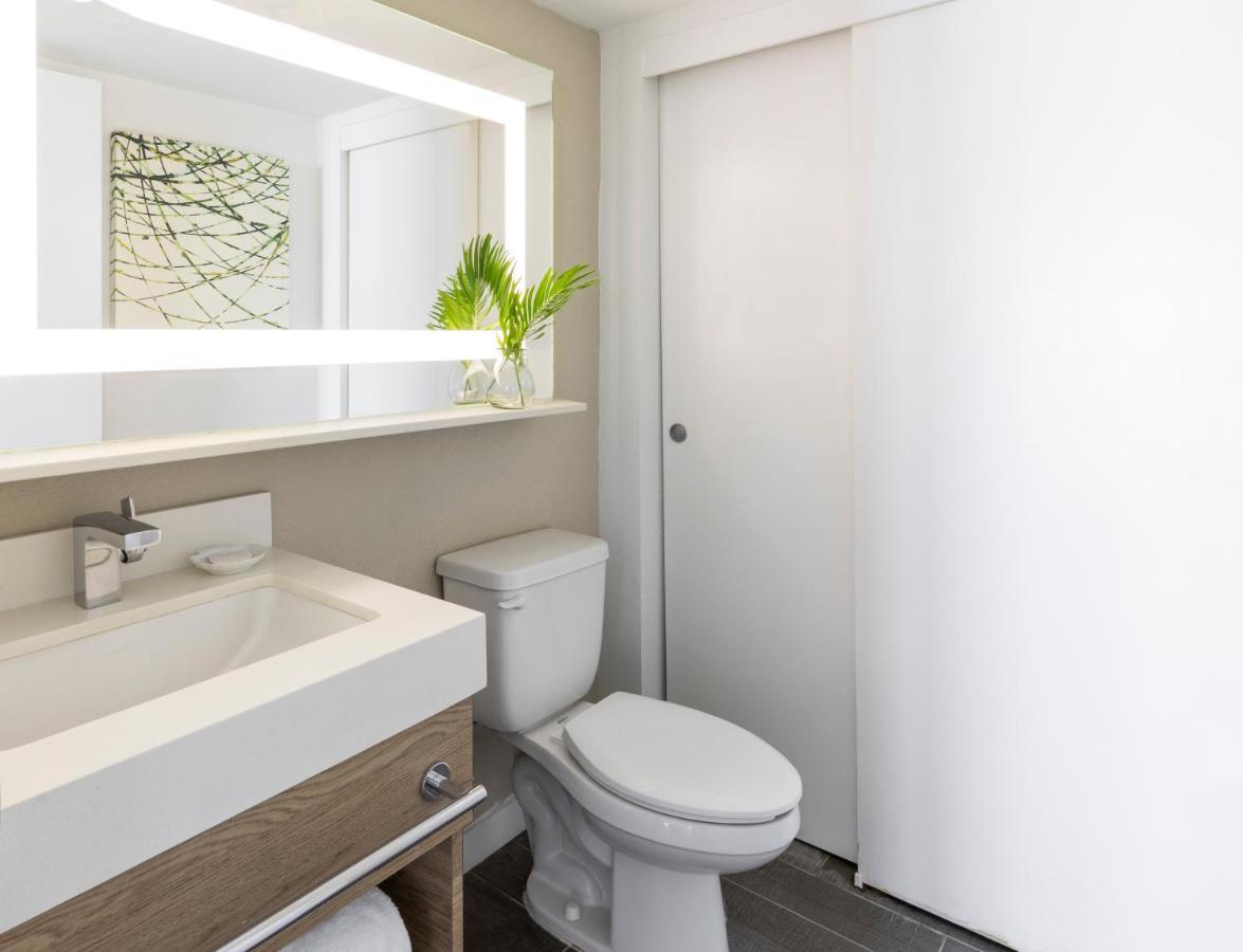 Suite with Sea View at Amara Cay Resort