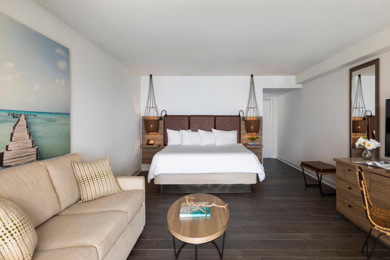 King Room with Sea View at Amara Cay Resort