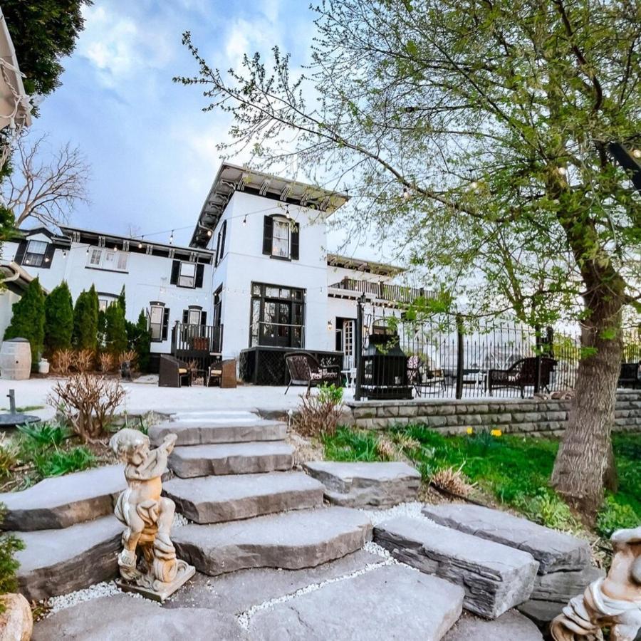  | Maxwell Mansion Hotel
