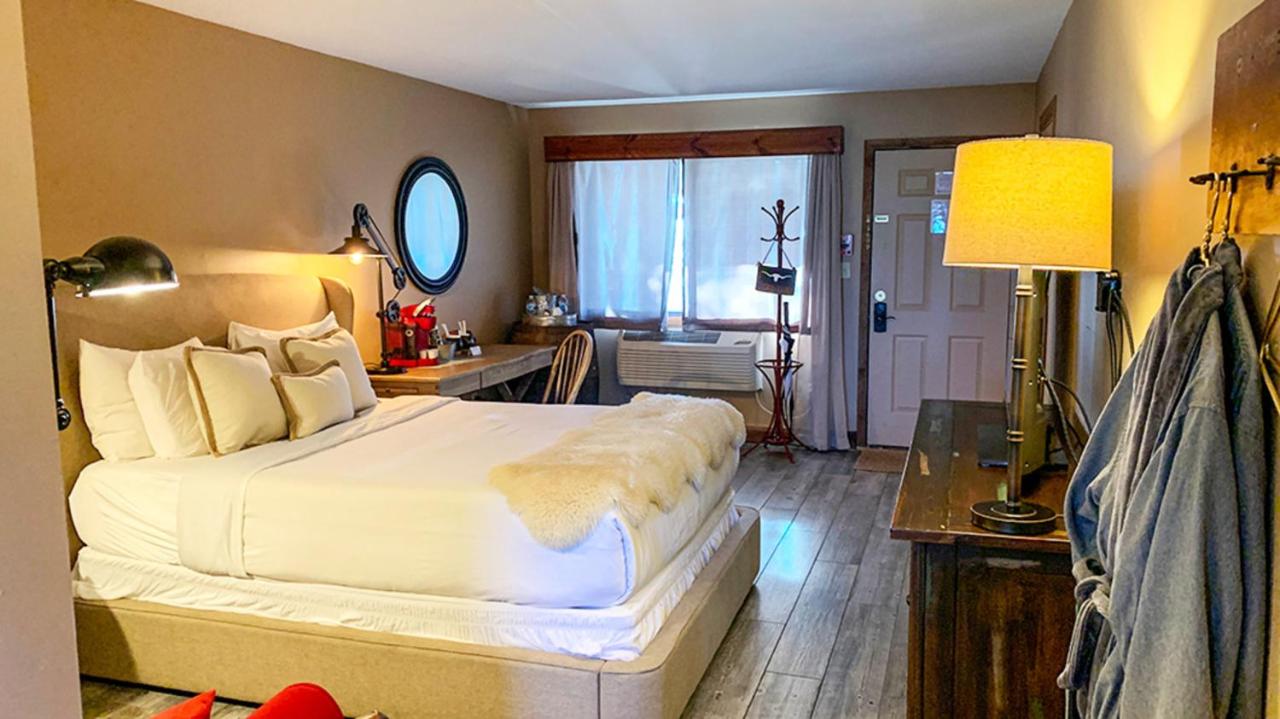  | Maxwell Mansion Hotel