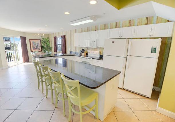  | Stunning 8 BR, New Updates, Walk to Beach Bars, Main Street