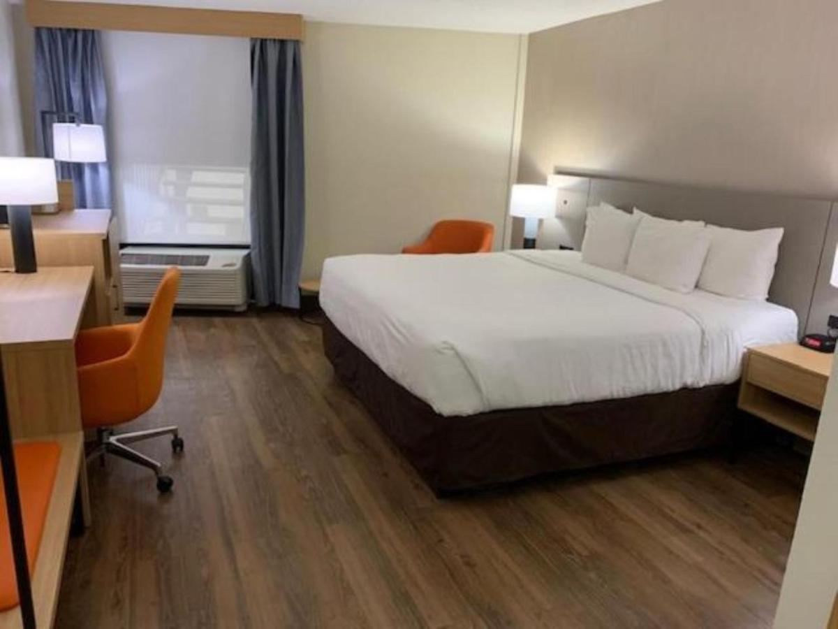King Room - Accessible/Non-Smoking at Comfort Inn & Suites Nashville Downtown – Stadium