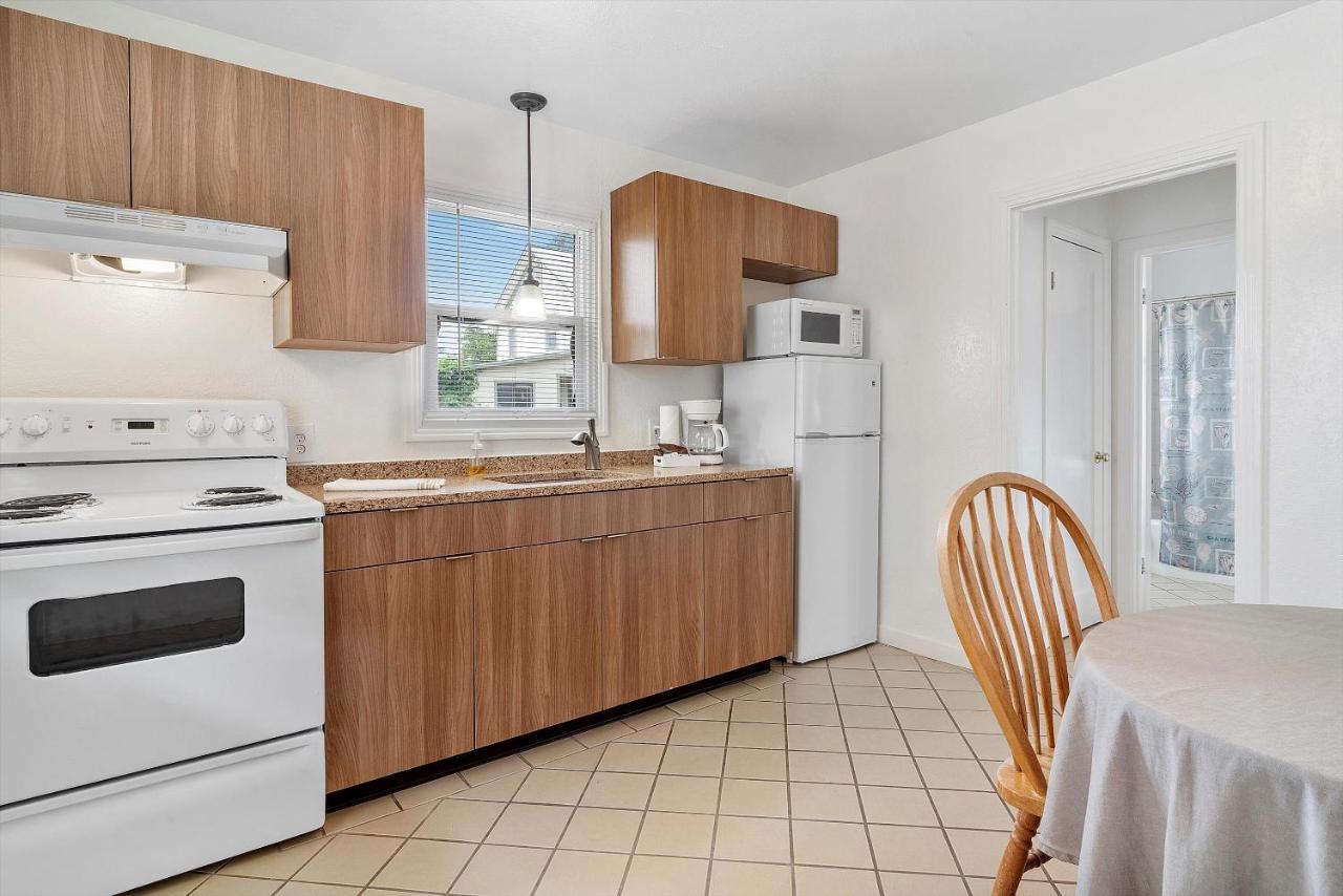| Carlin's Cottage Court
