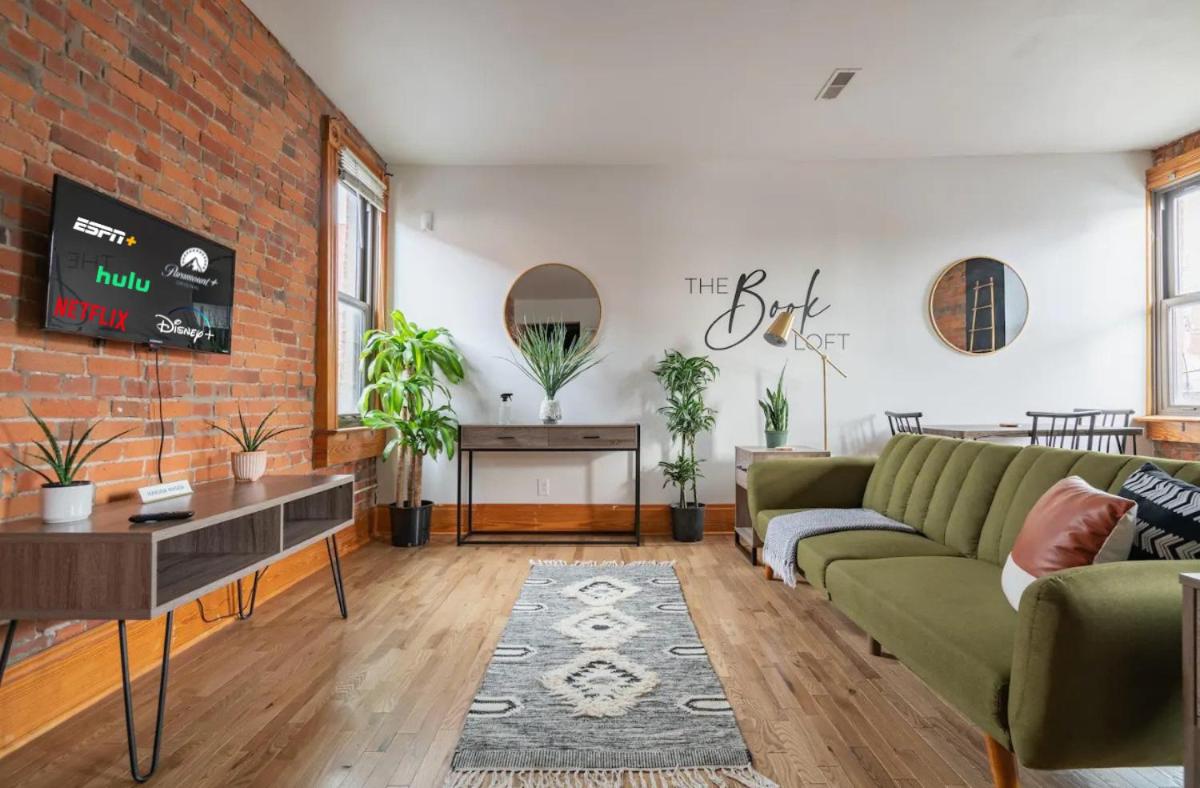  | King Bed Right On High St Free Parking Short North Downtown Ohio State The Book Loft