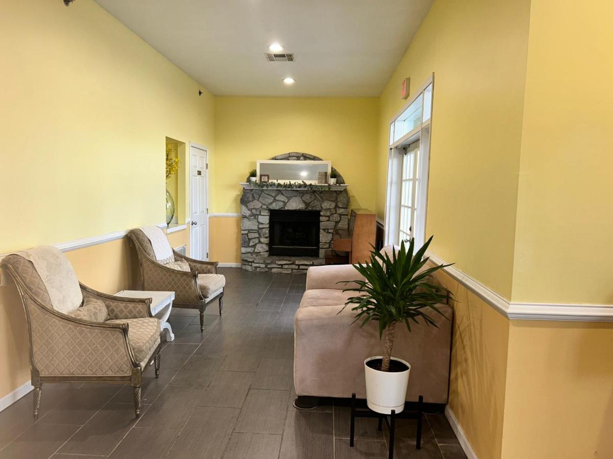 | Seven Gables Inn