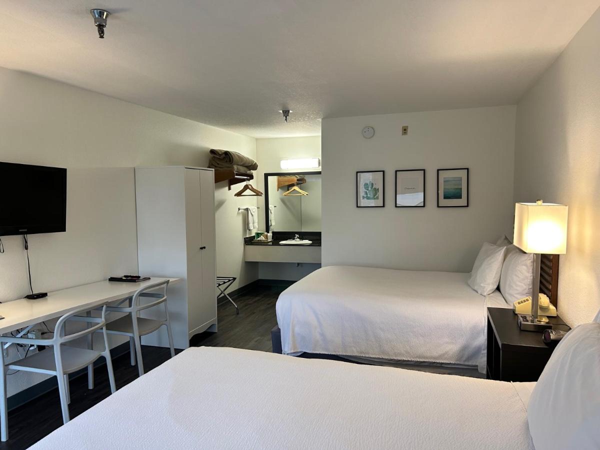 | Seven Gables Inn