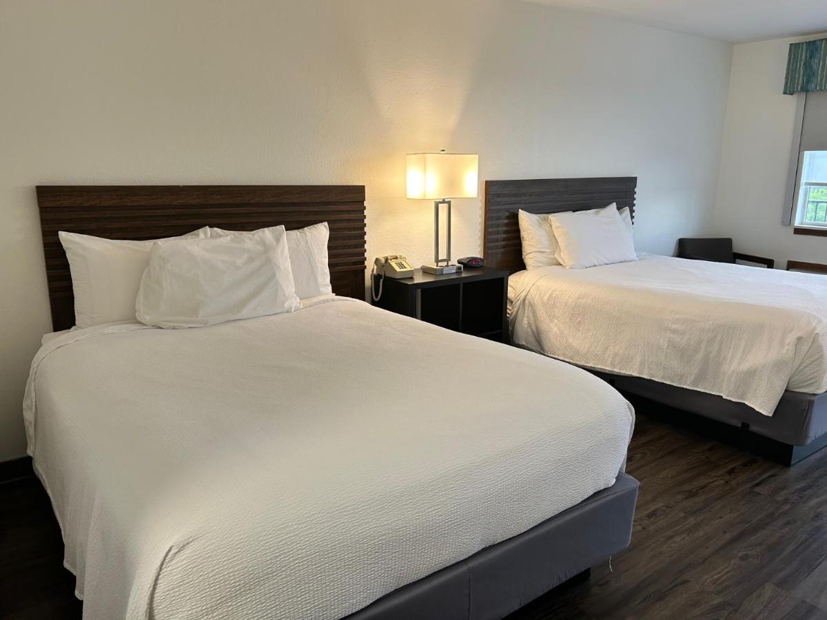| Seven Gables Inn