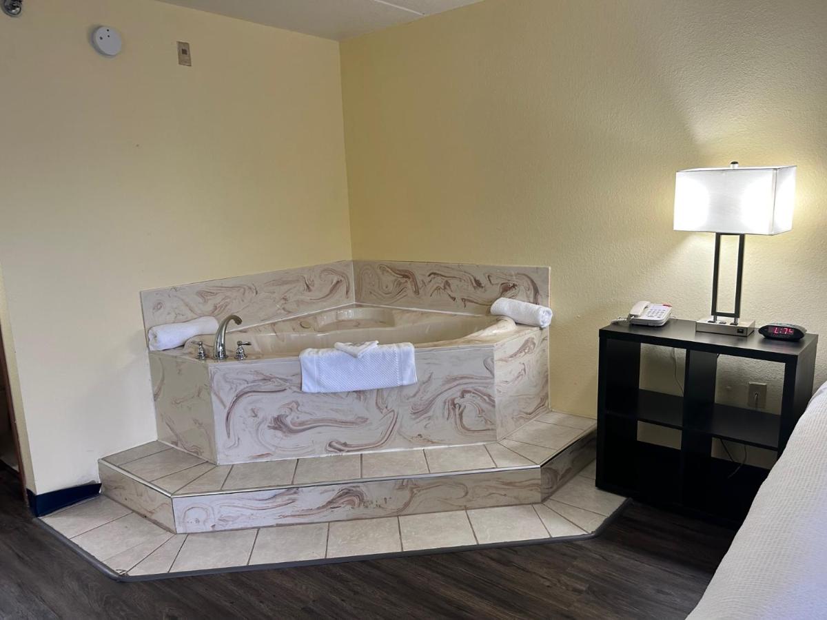 | Seven Gables Inn