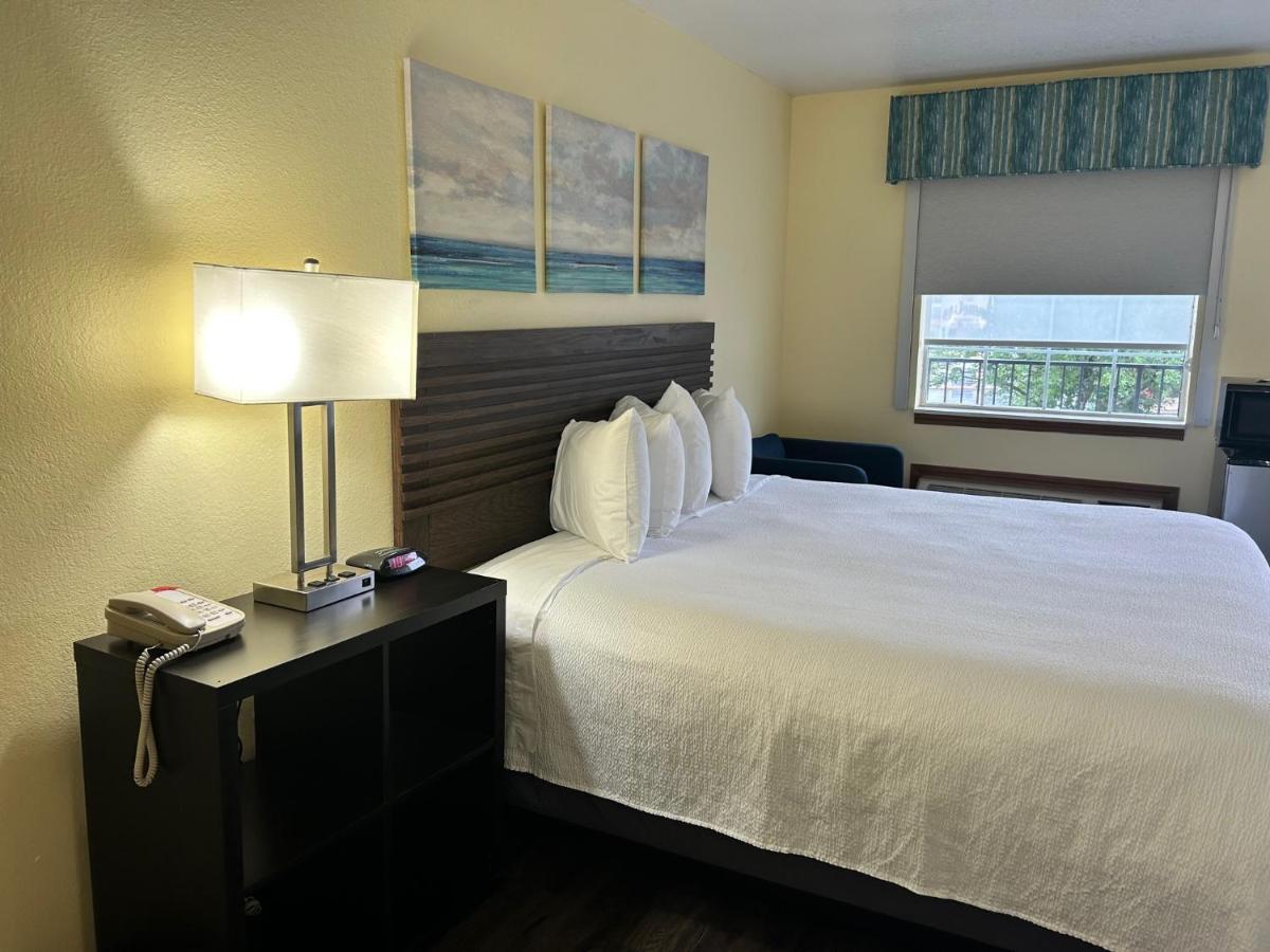 | Seven Gables Inn