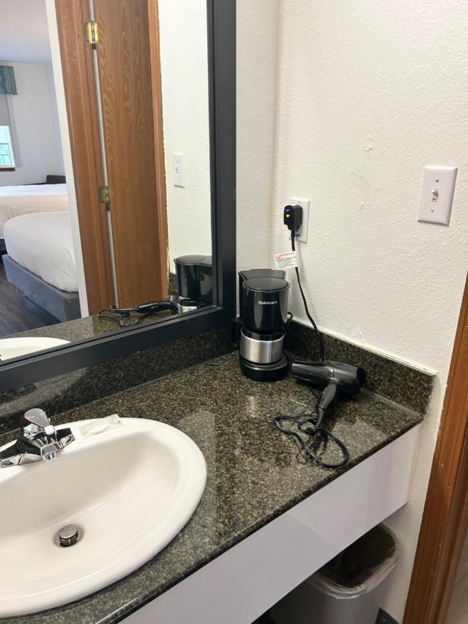 | Seven Gables Inn