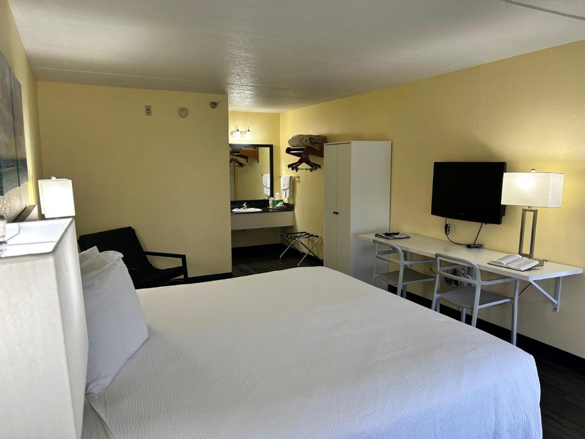 | Seven Gables Inn