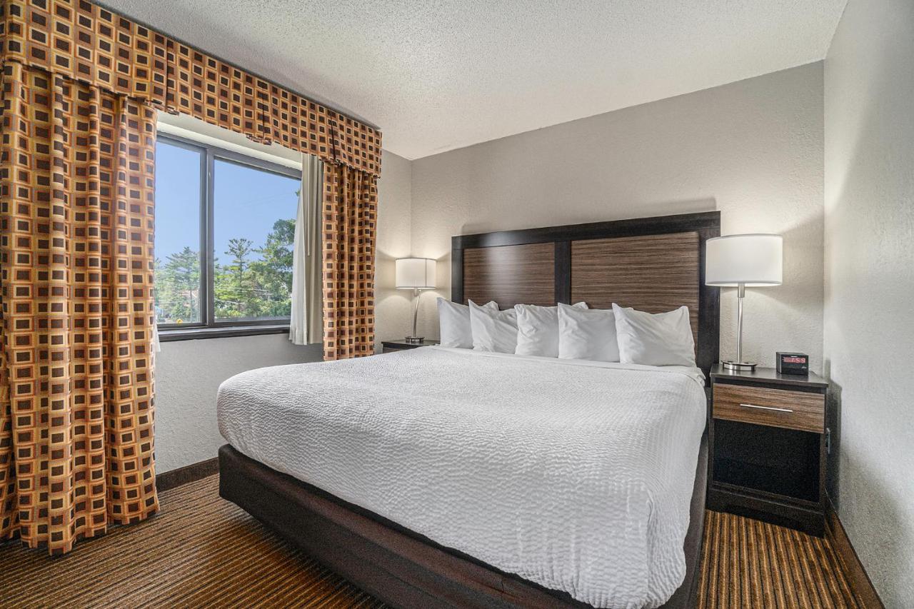 Deluxe King Suite - Non-Smoking at Days Inn & Suites by Wyndham Traverse City
